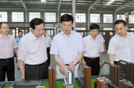 河南省省長(zhǎng)謝伏瞻到信陽(yáng)國(guó)際家居產(chǎn)業(yè)小鎮(zhèn)調(diào)研，并參觀了天一美家集團(tuán)信陽(yáng)天